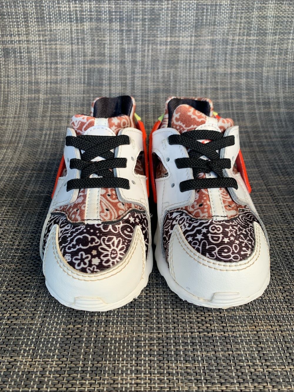 Nike Huarache Run SE "Doodle" sneakers summit white/picante red/black Toddler 7 - Picture 5 of 12